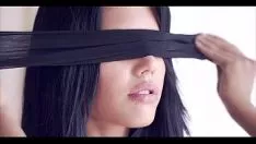 تشغيل lezbience معصوب العينين لعق بعضها البعض في الهرات