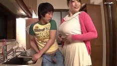 Reproducir Película porno con japonesa que folla duro en el coño