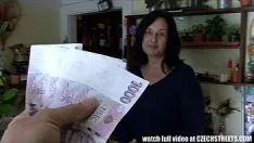 Oynat Yağlı orospu ile futi seks için para ile rüşvet verdi
