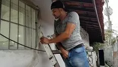 Jouer Il aide quand vous voyez qu'il est excité