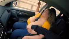 Oynat O bir taksi bağlı dick geliyor