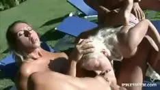 Redare Fac sex pe camp aceste femei mature si schimba partenerii intre ele fara sa le deranjeze
