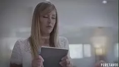 Reproduzir Ele bate nela em seus lindos seios, depois disso essa loira a chupa toda