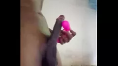 Redare Soția amatoare folosește un vibrator pe pula mare a soțului ei - Sesiune fierbinte de masturbare solo