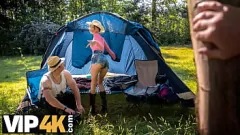 تشغيل مغامرة Teen Hunter's Dirty Pov Adventure في الغابة مع فاتنة صغيرة الثدي