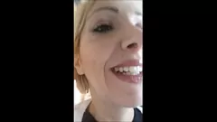 Afspelen Wrijf over mijn mooie neus: sexy amateur fetish pornoster