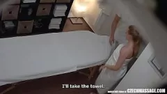 Jouer Massage et creampie par caméra cachée d'un professeur MILF aux gros seins