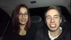 Reproduzir Eva engole a porra de Max Felicitas em um P.O.V quente Sessão De Carro Boquete
