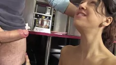Jouer La bruna russa tossicodipendente Olivia fa una scopata selvaggia con Robin Reid