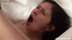 Reproducir A ella le gustan las pollas pequeñas y ahora tiene sexo diario