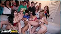 Reproducir Futi films realizados con Romanos XXX en el día de una Fiesta Golege en público