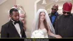 Redare Primul gangbang interrazial al miresei curbe cu cocoșii negri mari