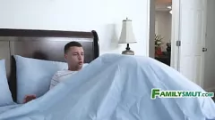 Reproduzir Latina Step Sister me surpreende com um boquete impertinente
