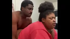 Reproducir Ebony Milf's temprano en la mañana Baño Quickie con gran polla