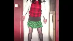 Reproducir Crossdressing Sissy muestra ropa unisex y más en video casero explícito