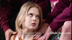Redare Momomii vitregi lesbieni și adolescenți în nostalgică hoe-down la facultate