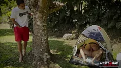 Oynat Annie Marin & Friends: Büyük eşekli vahşi bir açık hava üçlü