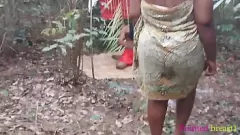 Reproduzir Brincadeira ao ar livre com vixen africana grande
