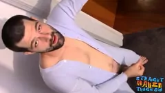Reproduzir Thug Straight Mickey Waters mostra seu pau grande e entrega um gozada quente