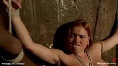 Abspielen Lezdom-Dominanz: Krissy Lynn und Lea Lexis in einer Hardcore-Anal- und Rimjob-Bondage-Session